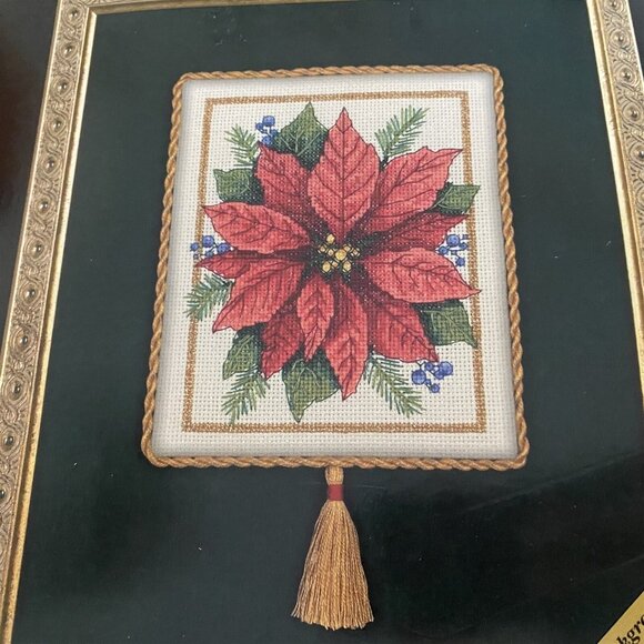 Dimensions Gold Nuggets Poinsettia Elegance Counted Cross Stitch 8680 - Picture 3 of 8